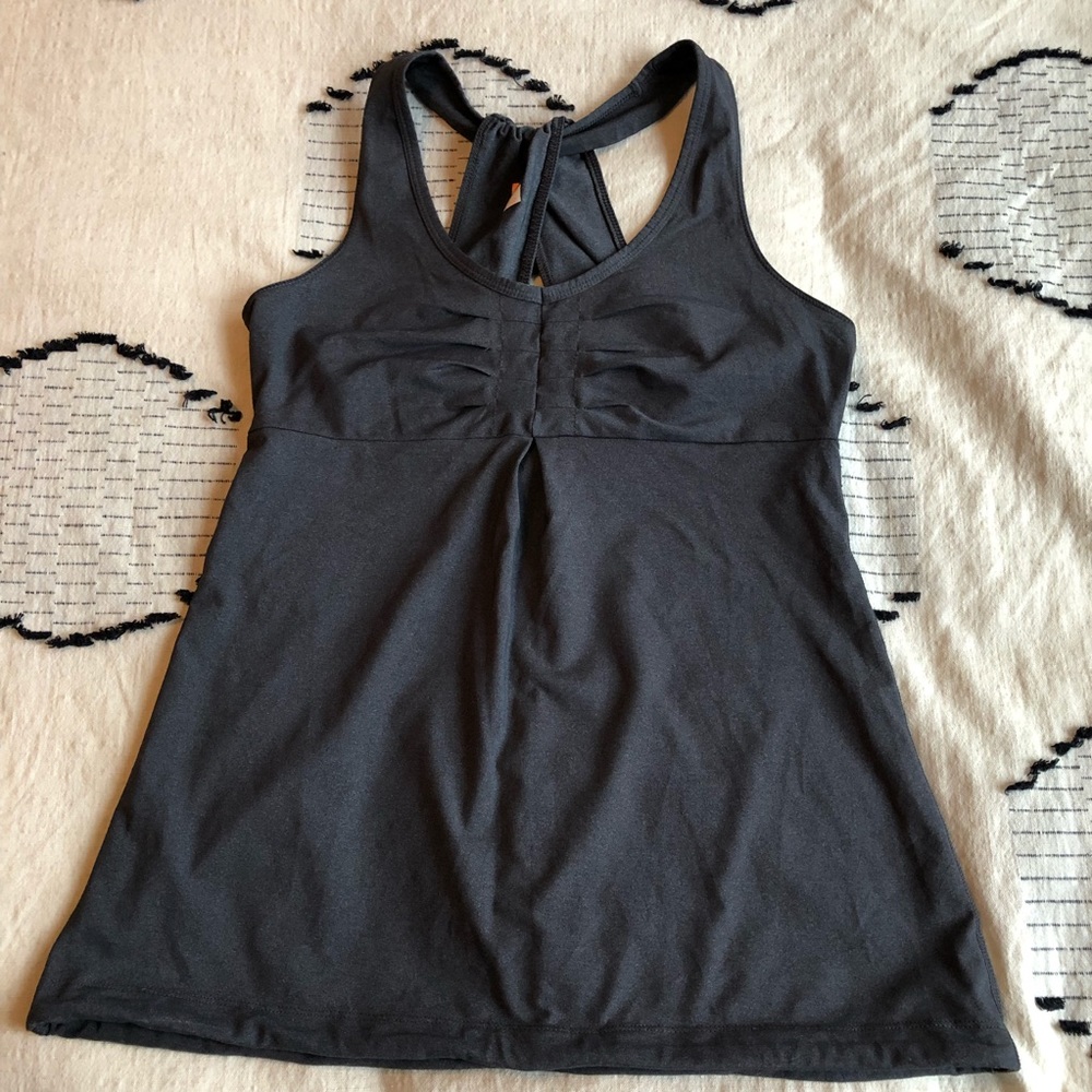 Lucy tech S pleated racerback keyhole tank